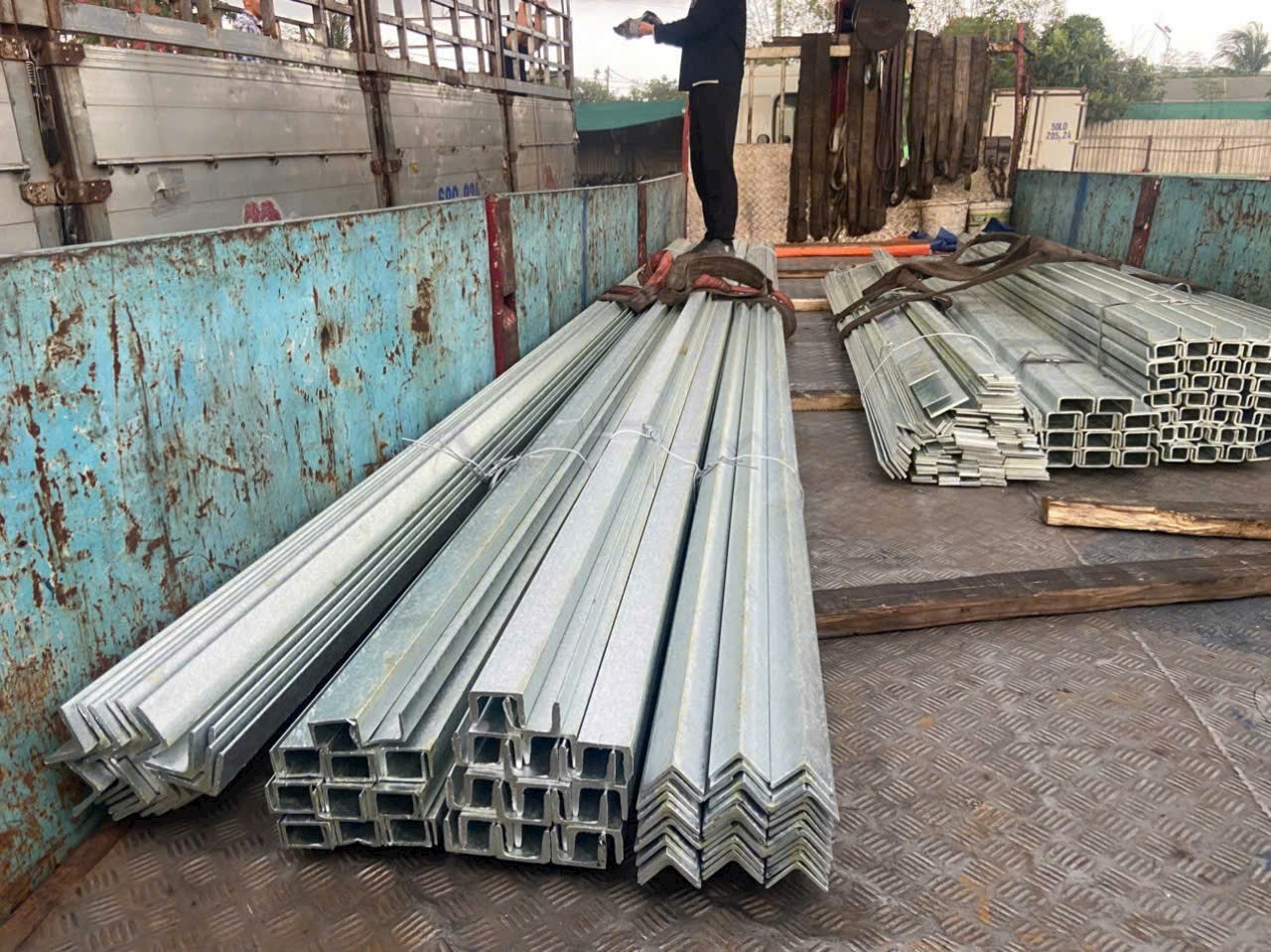 THÉP HÌNH CHỮ I – MẠ KẼM VÀ NHÚNG NÓNG KẼM