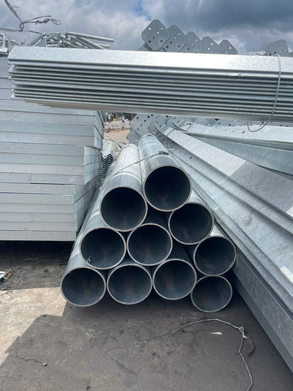 THÉP ỐNG PHI 21