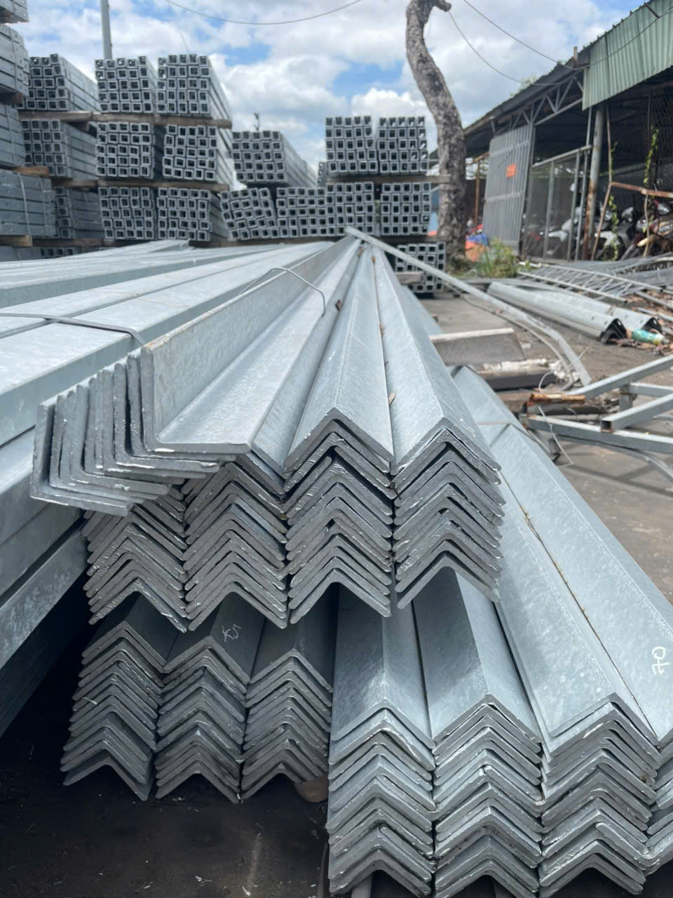 Giá Thép V30x30x3mm Mạ Kẽm, Nhúng Kẽm Nóng