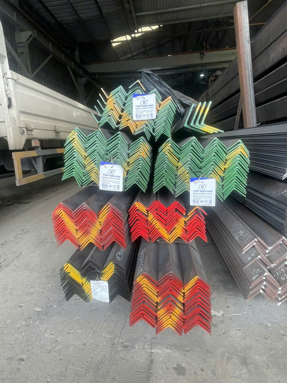 Giá Thép V50x50x6m | V50 Đen, Mạ Kẽm, Nhúng Nóng Kẽm