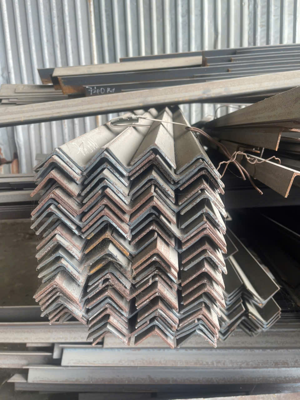 Thép V40x40x6m Giá Tốt Hôm Nay – Hàng Sẵn Kho – Gọi Ngay Nhận Báo Giá