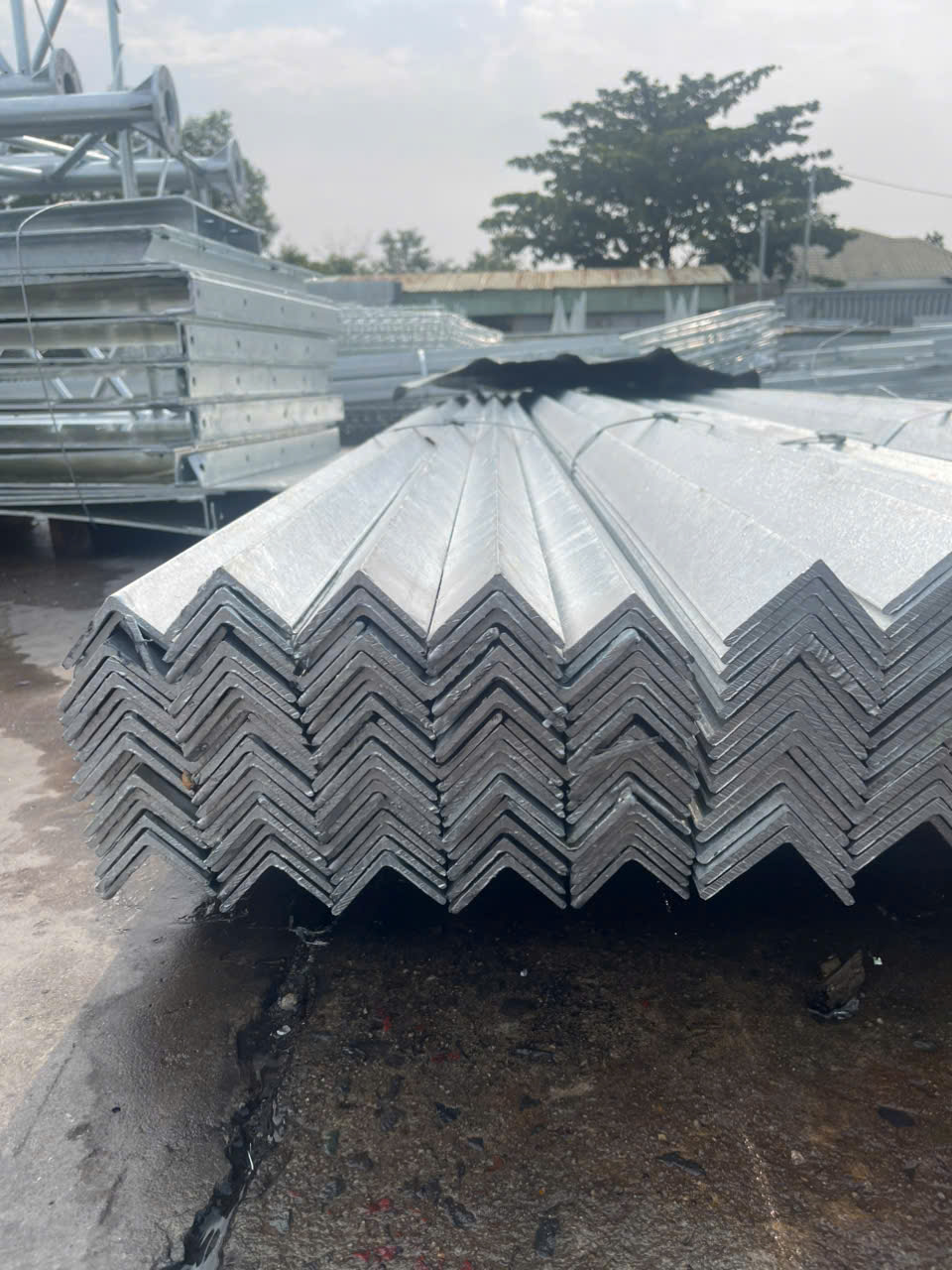 Thép V40x40x6m Đen/Mạ Kẽm/Nhúng Nóng – Thép Góc V40 Giá Rẻ